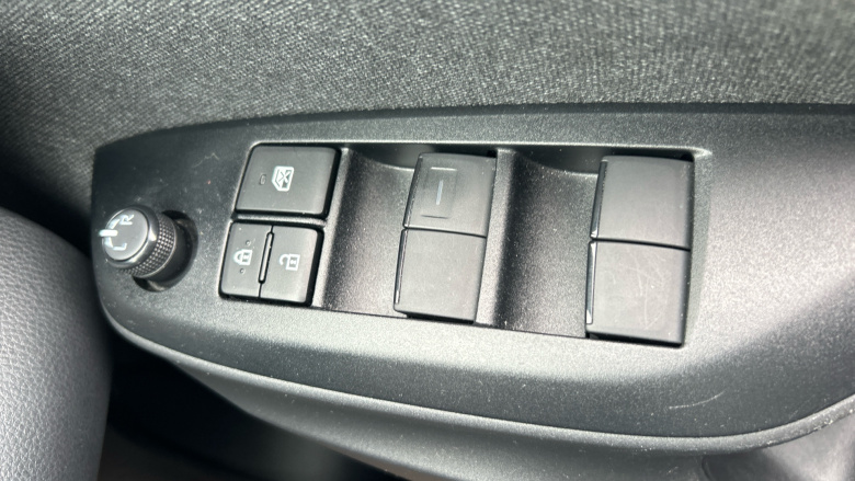 Toyota Yaris 1.5 Hybrid Design 5dr CVT Hybrid Hatchback